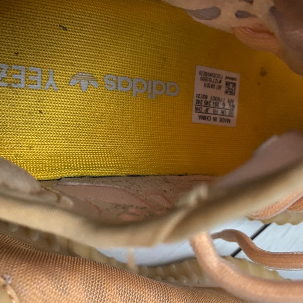 Yeezy size 6.5 - Picture 4 of 4